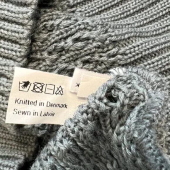 S.N.S. HERNING Knitwear Gray Crewneck Wool Knit Sweater Size Small - Picture 4 of 5